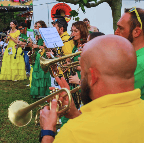 Un groupe de cours de musique festif à Mont-de-Marsan