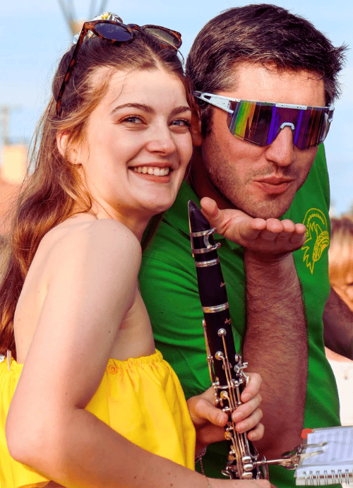 Un homme et une femme du cours de musique de Los Cumbancheros